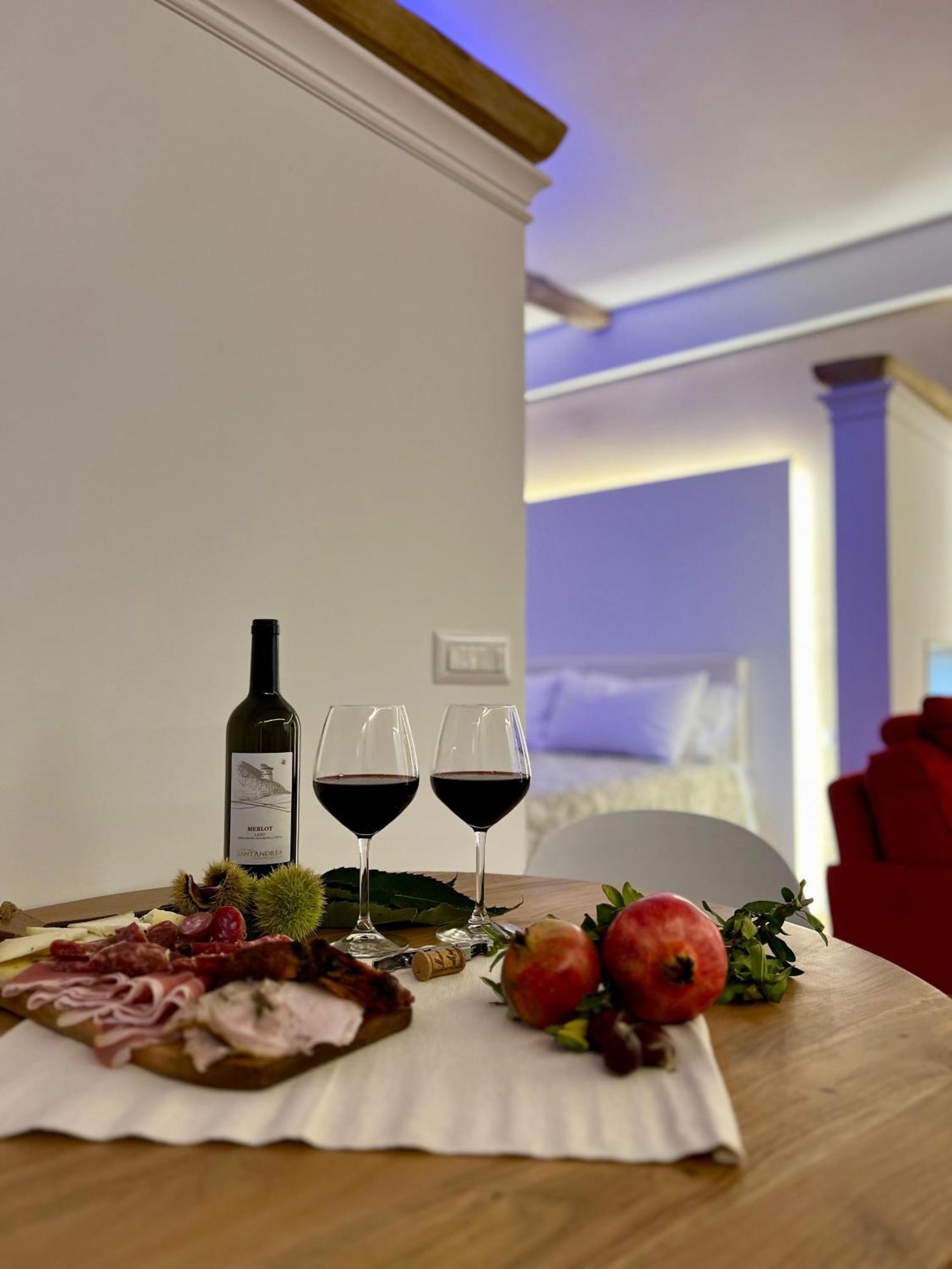 Elena'S Suite ซูตรี ภายนอก รูปภาพ