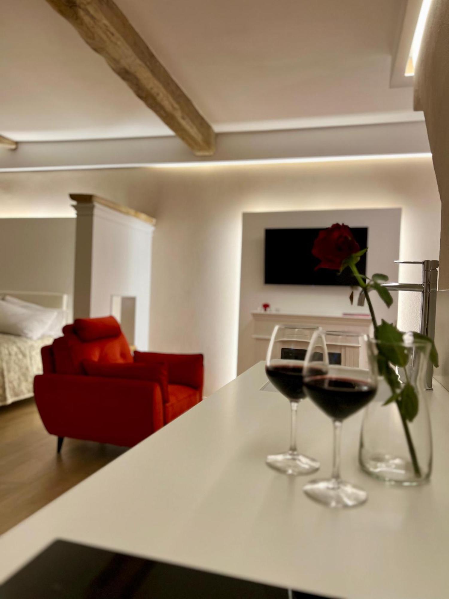 Elena'S Suite ซูตรี ภายนอก รูปภาพ